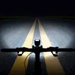 Ordenador multifuncional para bicicleta, inalámbrico, múltiples funciones incluyendo kilometraje, velocímetro, faro delantero LED para bicicleta con 4 modos de iluminación, luz delantera, linterna LED, bocina de 120 dB, pantalla LCD, batería recargable 2 x 2000 mAh