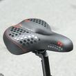 Sella MTB con fermo riflettente rosso e memory foam, ergonomica, impermeabile, resistente agli urti, 27,5 x 19,5 x 9 cm, poliuretano, West Biking, nera con rosso
