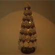 Decorazione natalizia, ceramica, abete, bianco e marrone, LED, 3xAA, 17,5x17,5x42 cm