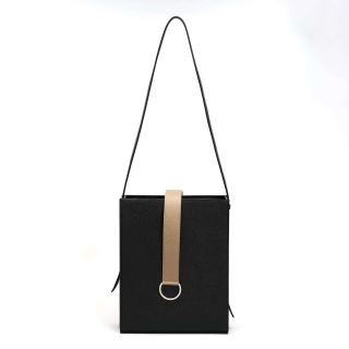 Urban Vanilla, Borsa in pelle strutturata con design lungo AMANDA, Nero/Beige