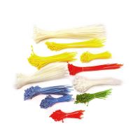 Set mit 1000 mehrfarbigen Halsketten aus Kunststoff